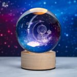 Lámpara cristal astronauta media luna